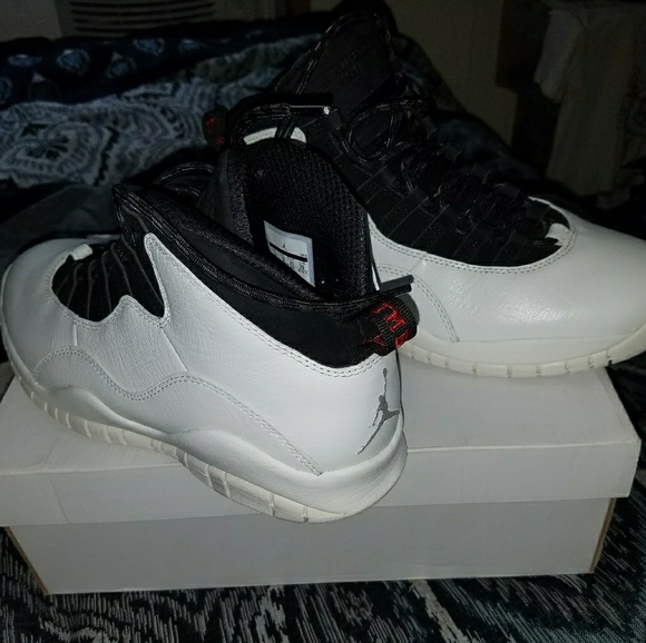 black and white retro 10s